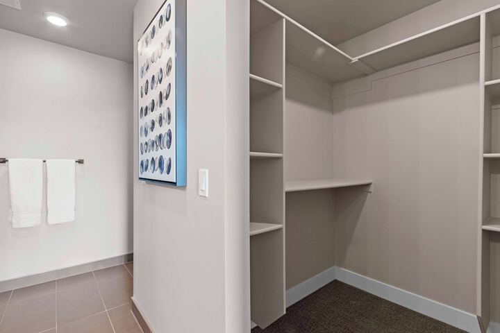 Room 128 of 215