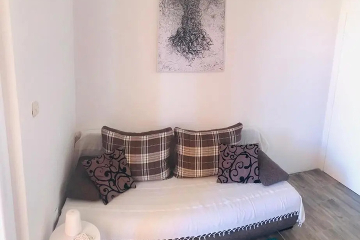 Room 6 of 22