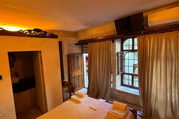 Room 6 of 27