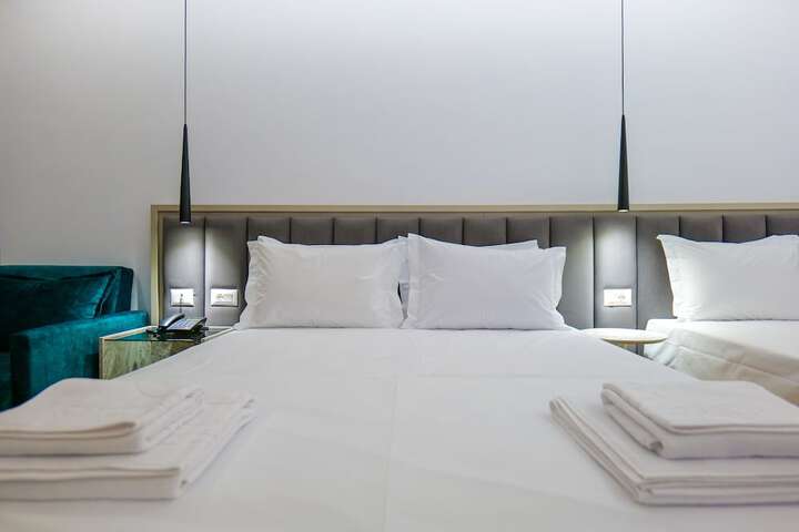 Room 32 of 102