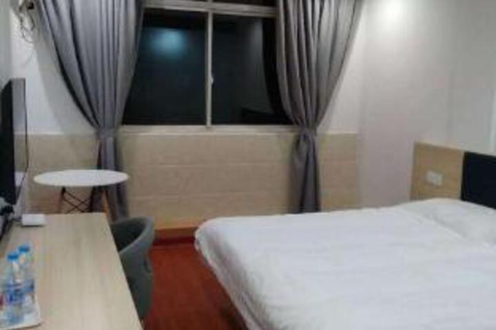 Room 5 of 7