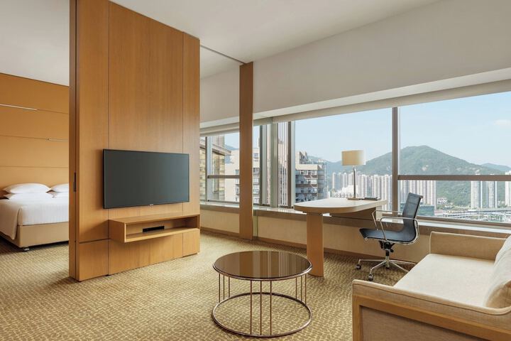 Room 15 of 48