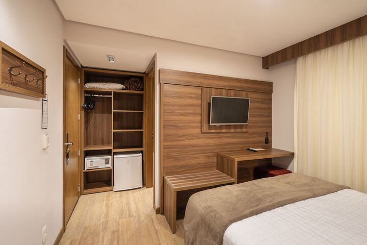 Room 45 of 100
