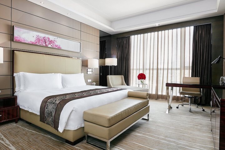 Room 8 of 95