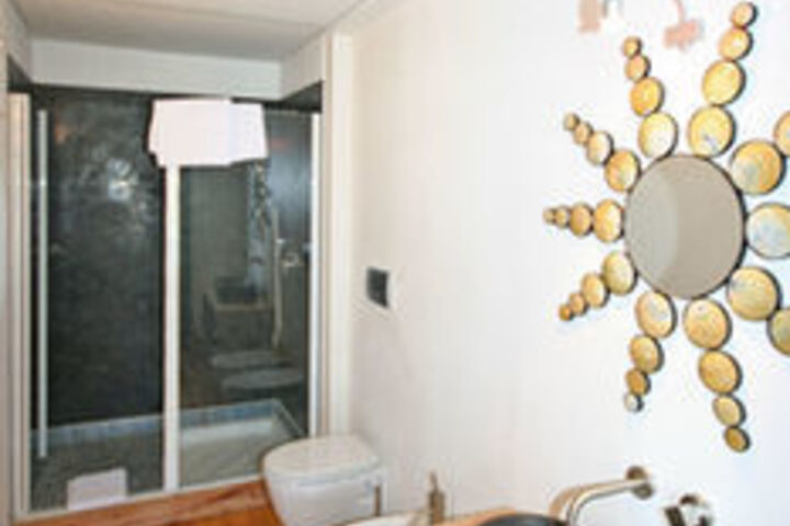 Room 3 of 68