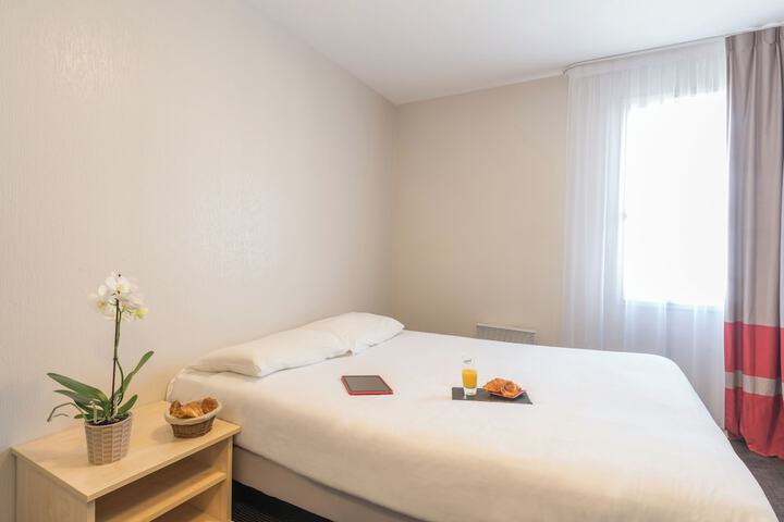 Room 8 of 30