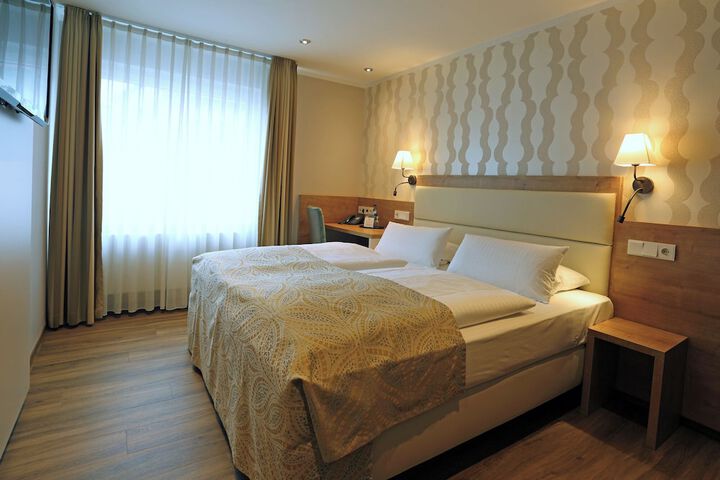 Room 12 of 40