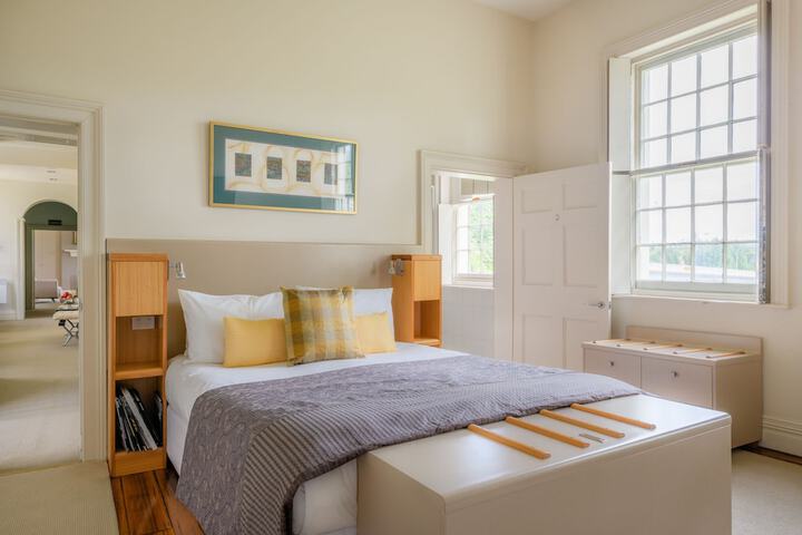 Room 6 of 81