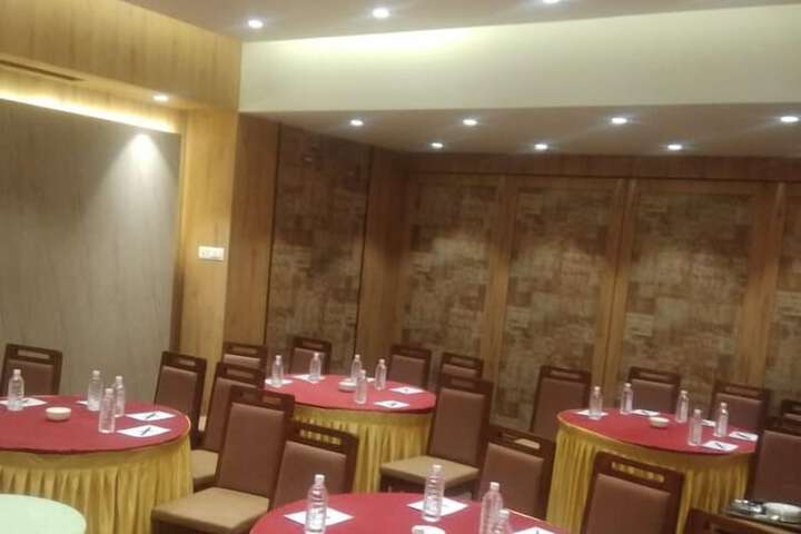 Ballroom/Hall 54 of 71