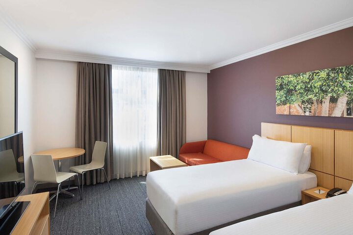 Room 12 of 76