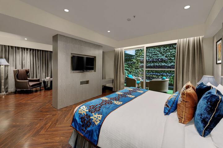 Room 9 of 75