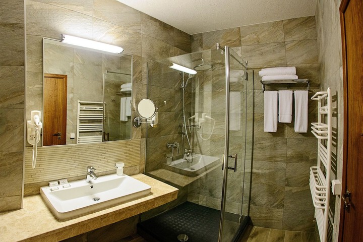 Room 14 of 35