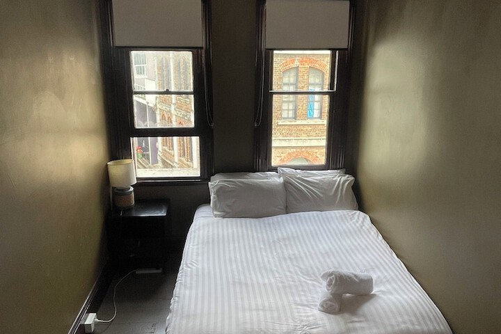 Room 7 of 19