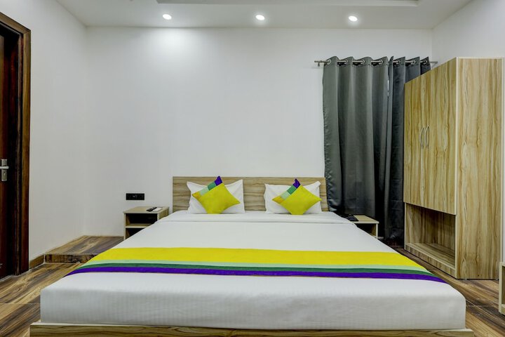 Room 17 of 38