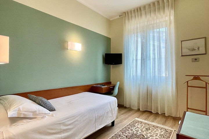 Room 18 of 74