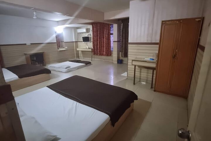 Room 11 of 31