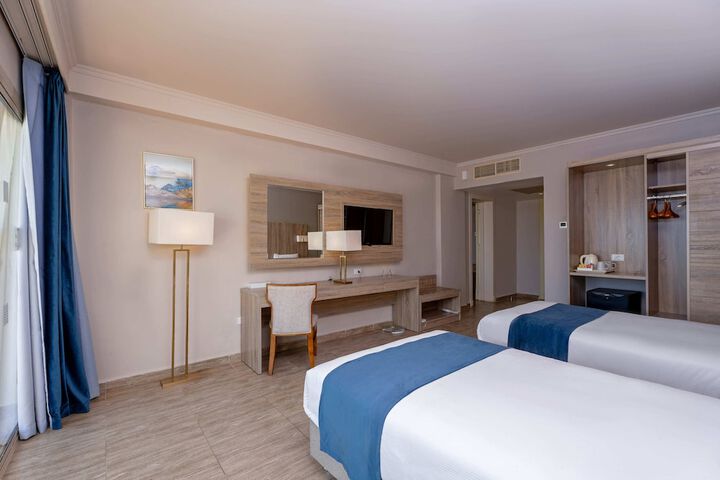 Room 37 of 204