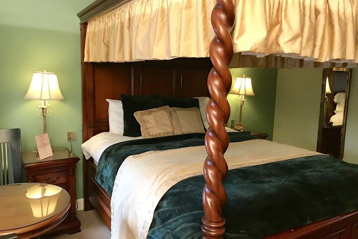 Room 12 of 36