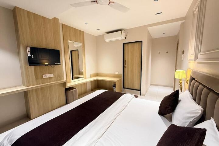 Room 16 of 34