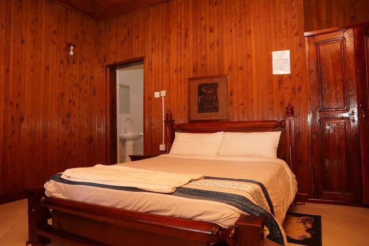 Room 8 of 23
