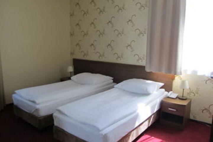 Room 13 of 38