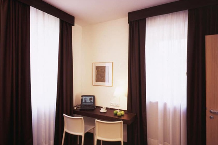 Room 10 of 53