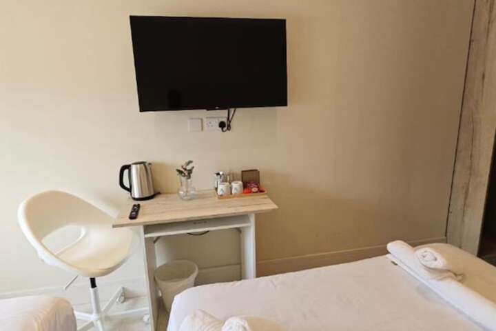Room 15 of 33
