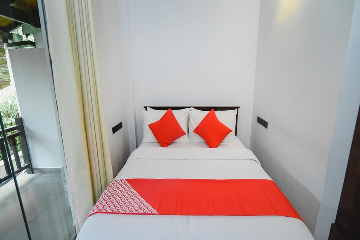 Room 5 of 8