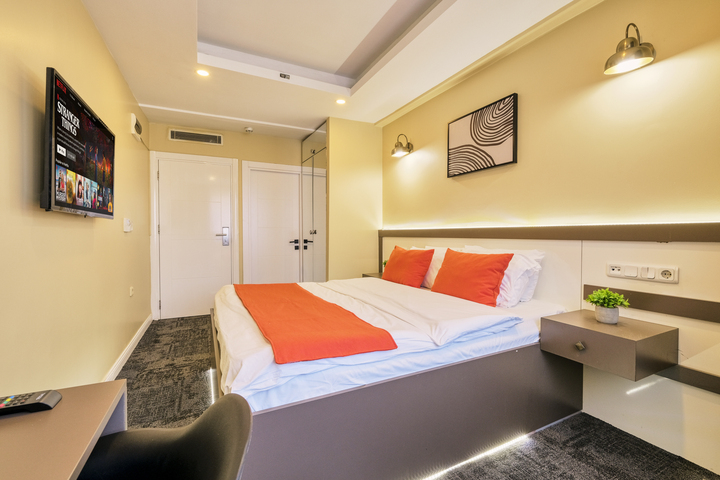 Room 5 of 28