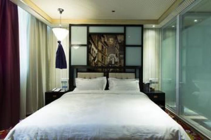Room 11 of 26