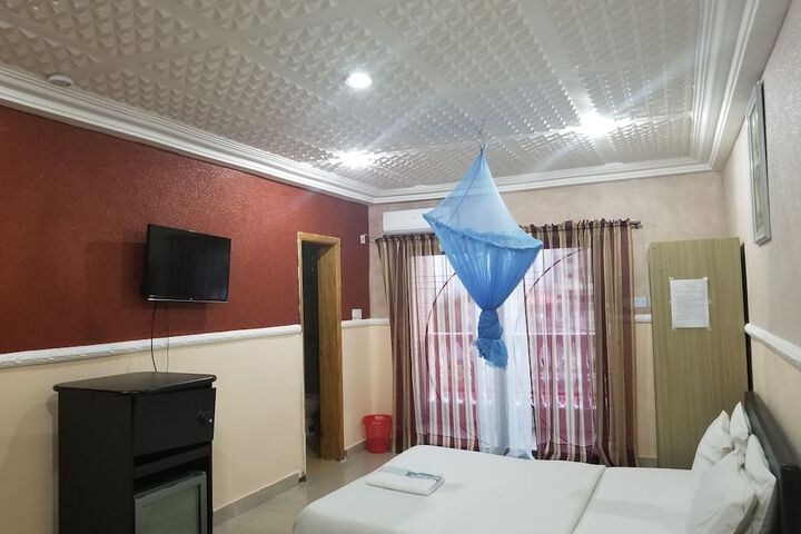 Room 9 of 71