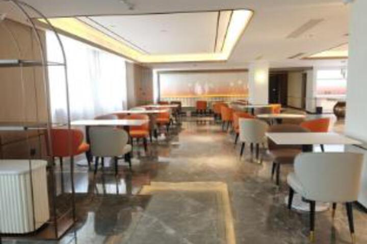 QingFeng Hotel