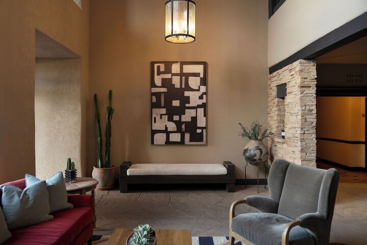 Entrance & Lobby