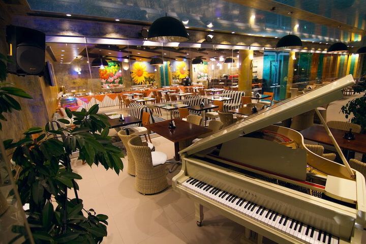 Dining 93 of 157