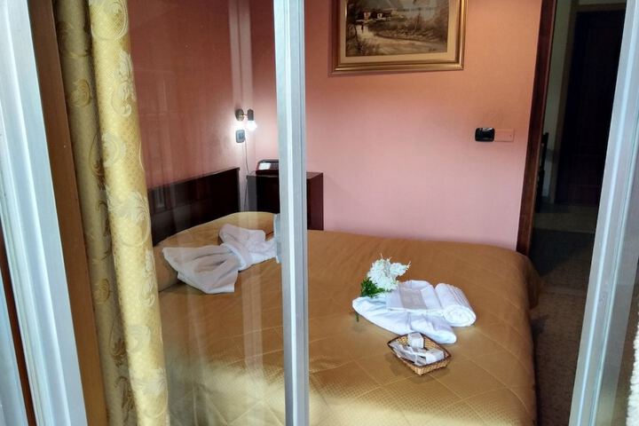 Room 9 of 54