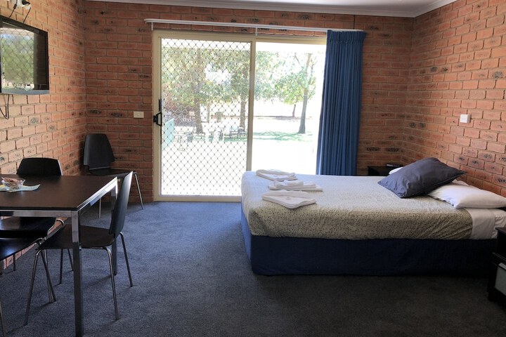 Room 8 of 32