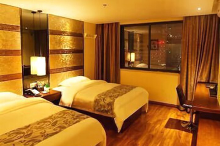 Room 7 of 8