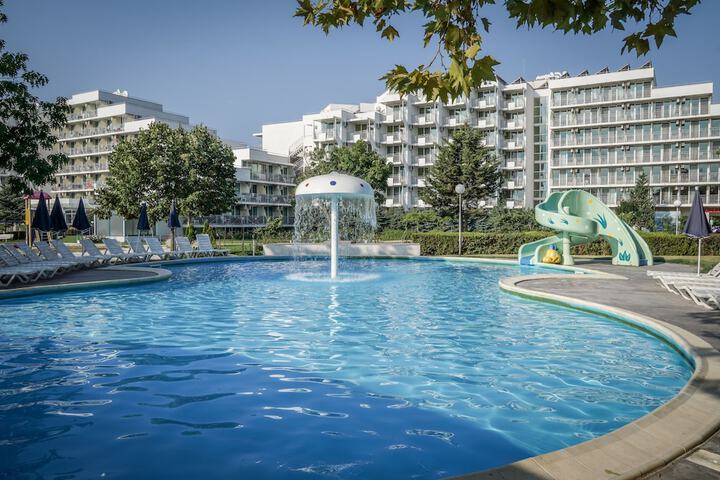 Pools & Facilities