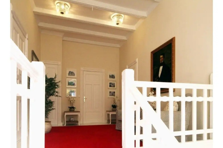 Room 11 of 17