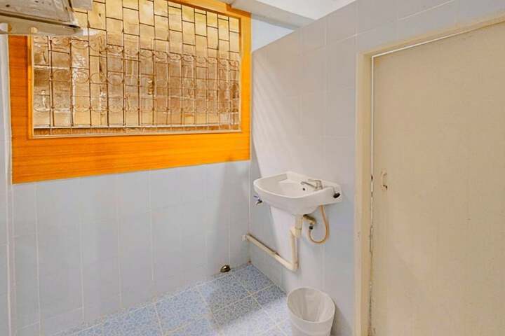 Room 4 of 12