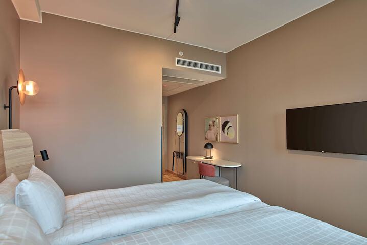 Room 17 of 40