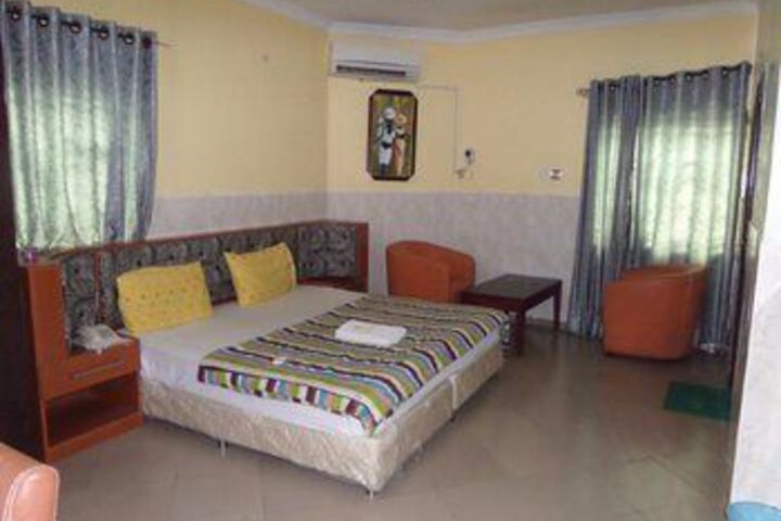 Room 12 of 32