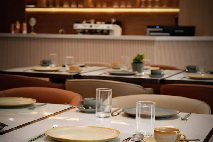 Dining 48 of 60