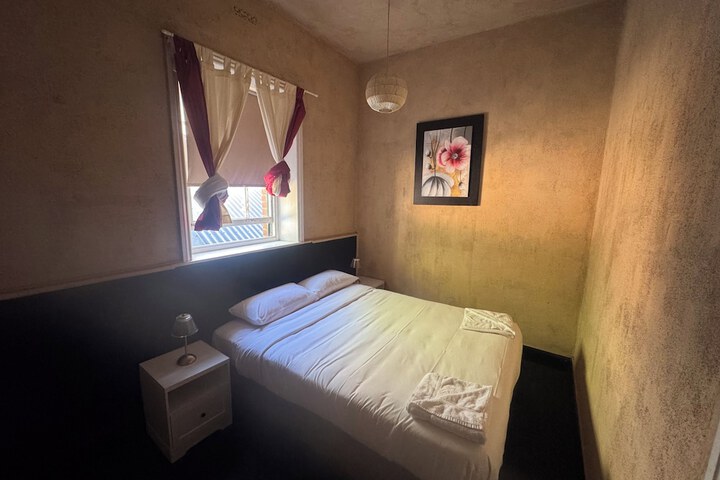 Room 4 of 18