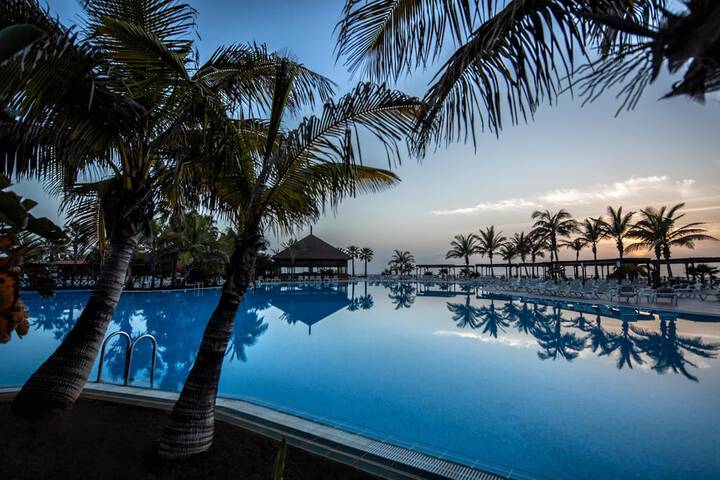 Hotel Pool