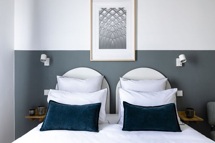Room 34 of 60