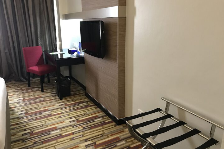 Room 16 of 48