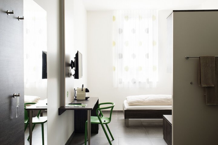 Room 18 of 60