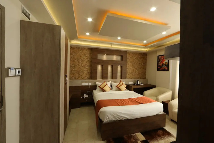 Room 5 of 10
