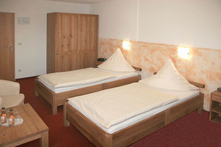 Room 10 of 50